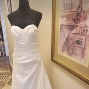 NWT David's Bridal Wedding Gown